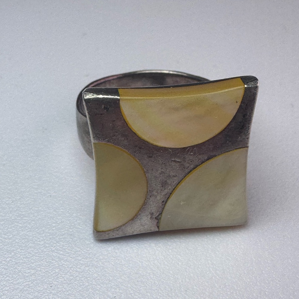 Sterling Silver Rind with MOP Inlay size 9 - Picture 4 of 12